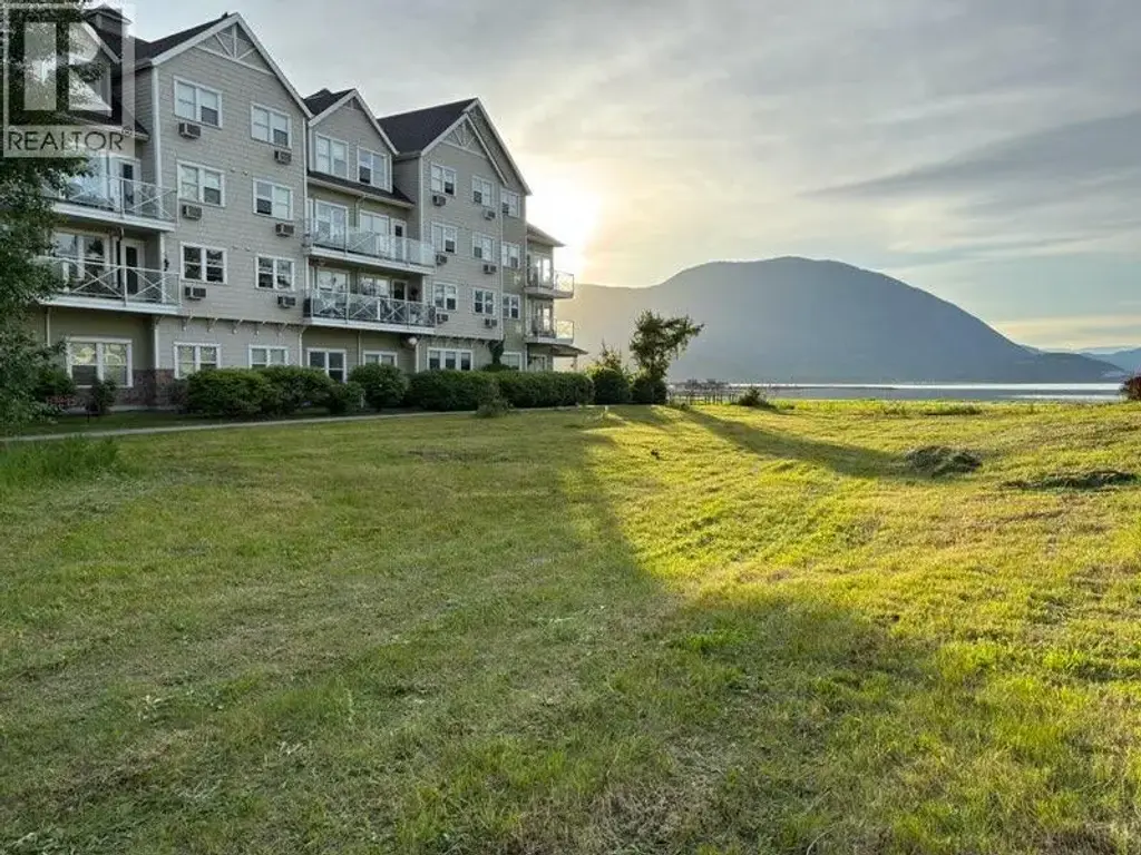 721 Harbourfront Drive Ne, Salmon Arm
